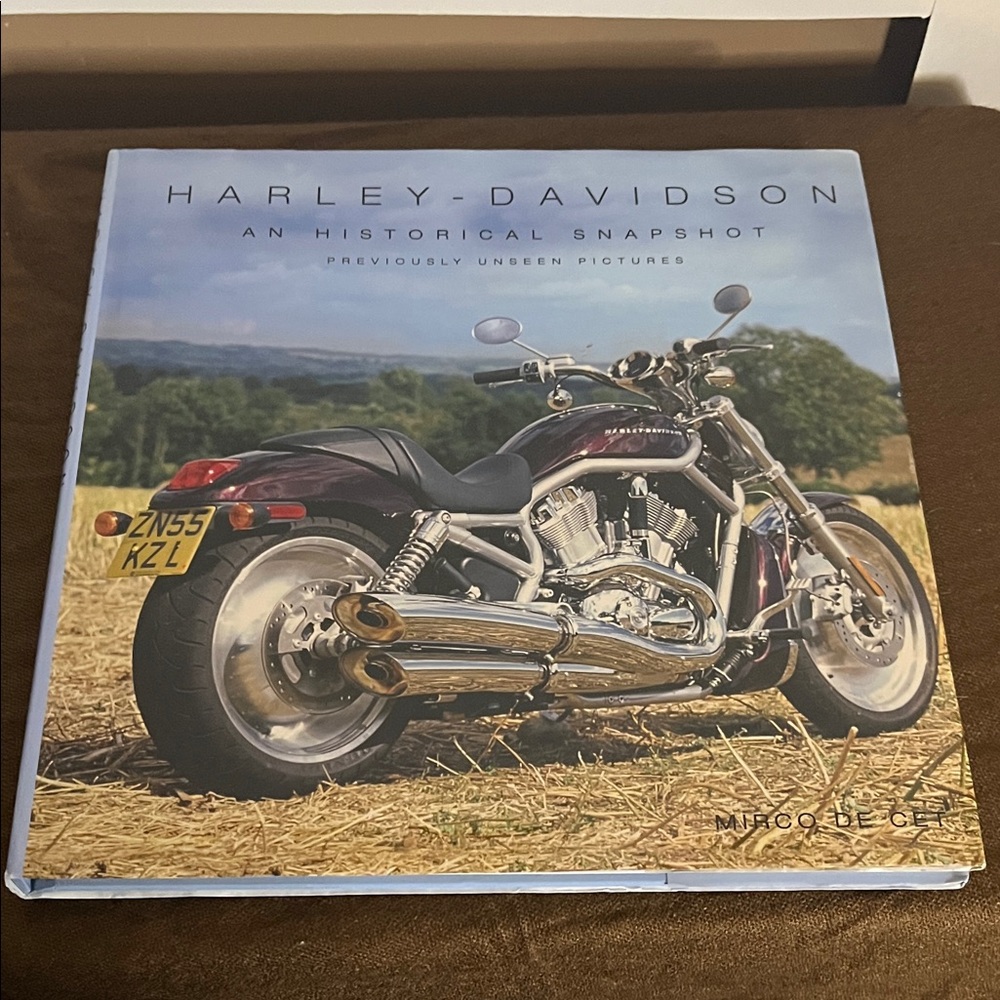 😄Harley Davidson an historical snapshot coffee table book 2008